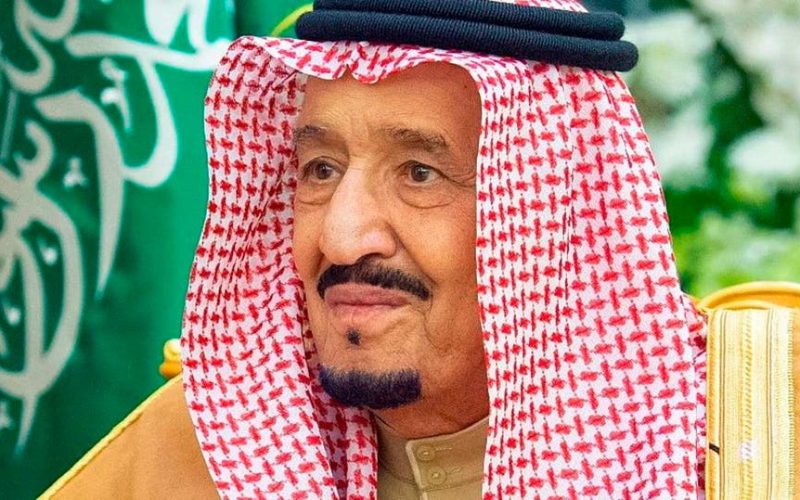 العاهل السعودي يبحث تطورات القضية الفلسطينية مع الرئيس الفلسطيني
